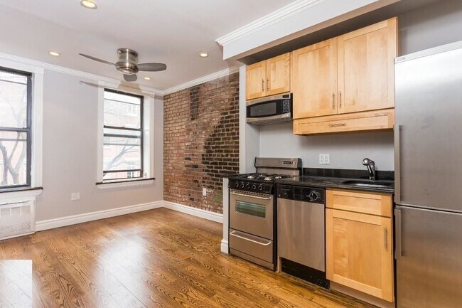 Foto del edificio - 404 E 9th St