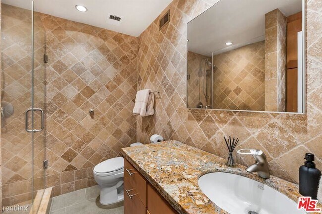 Foto del edificio - 1 br, 2 bath Condo - 1131 Alta Loma Rd Apt...