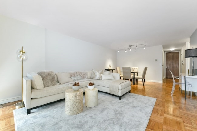 Building Photo - 180 Beacon St