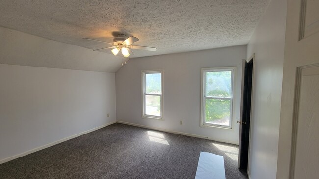 Building Photo - 537 Allyn St