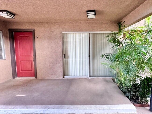 Building Photo - *MOVE IN SPECIAL* Half off the first month's rent!!