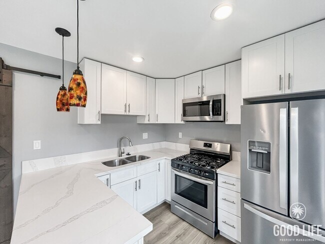 Building Photo - Great 1B/1BA in Fox Canyon!