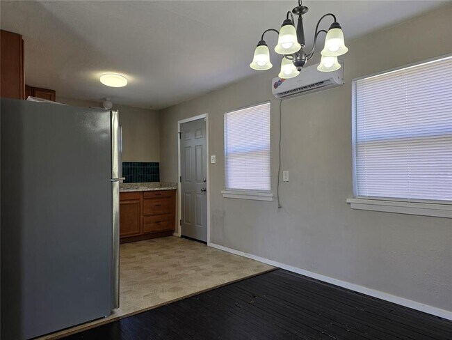 Foto del edificio - 3613 SE 24th St