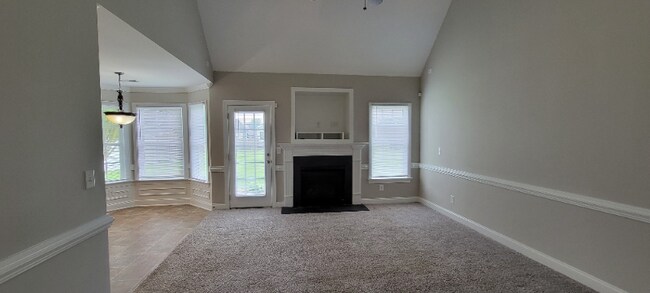 Foto del edificio - 329 Lafollette Dr