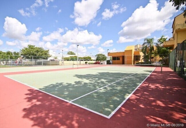 Building Photo - 10400 SW 108th Ave