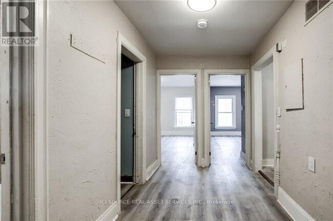 Building Photo - 16 Eastbourne Ave