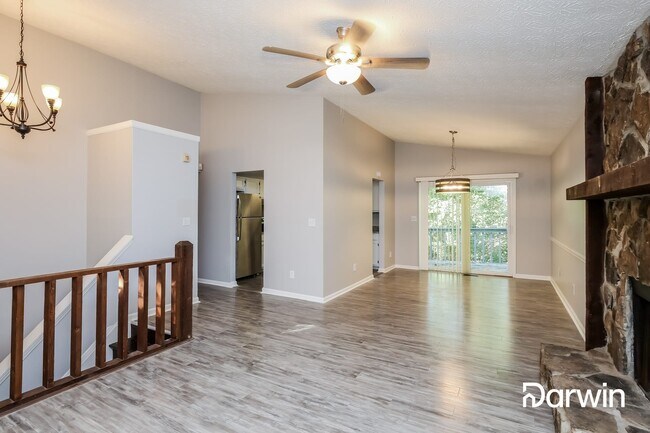Building Photo - 8387 Glenwoods Dr