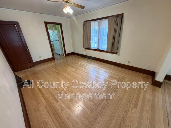 Foto del edificio - 557 N 8th St