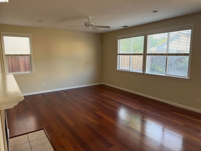 Foto del edificio - 5107 Fern Ridge Cir