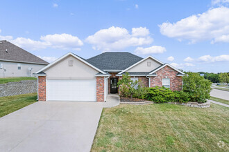 Building Photo - 1704 Ballentine Ln