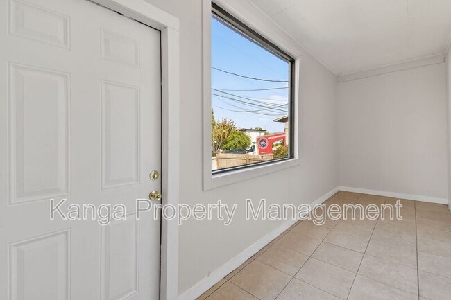 Building Photo - 1257 W 35th St