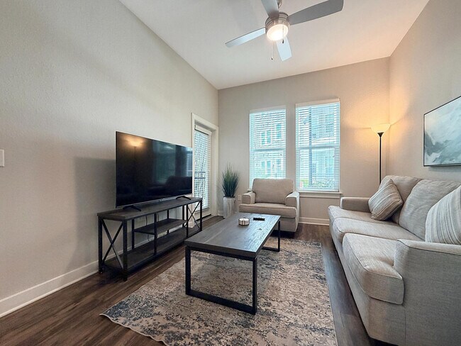 Foto del edificio - 2615 N Grady Ave