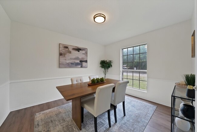 Foto del edificio - 7548 Meadow Creek Dr