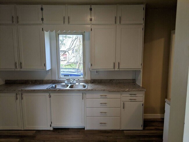 Foto del edificio - 3 Bed 1 Bath Single Family Home in Antigo