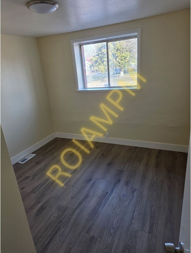 Building Photo - Idanha Ave