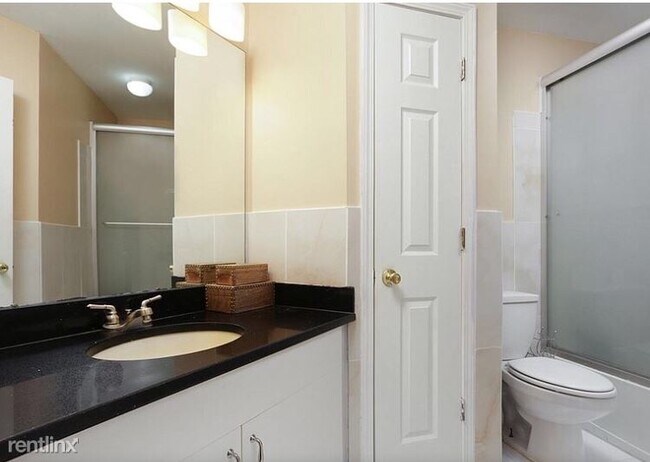 Building Photo - 3 br, 2.5 bath Townhome - 1700 Ridgeview Ct