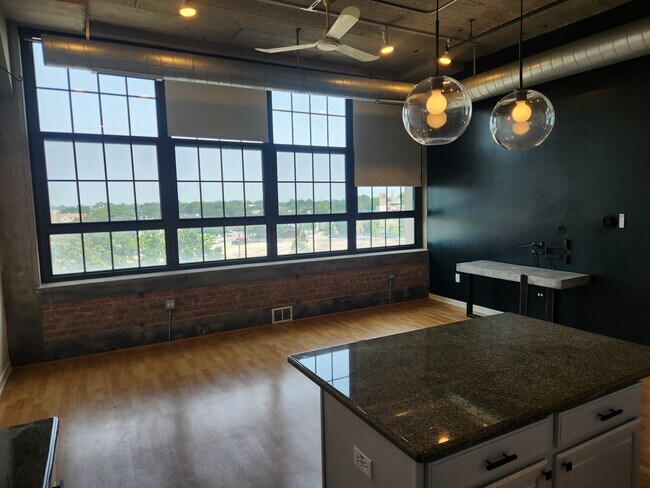 Foto del edificio - 3963 W Belmont Ave