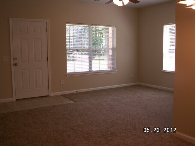 Foto del edificio - 7202 Courtyard Dr