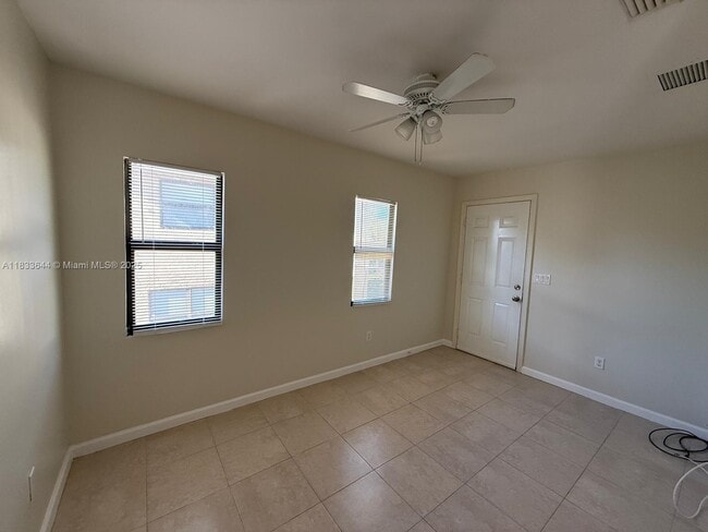 Building Photo - 423 53rd St