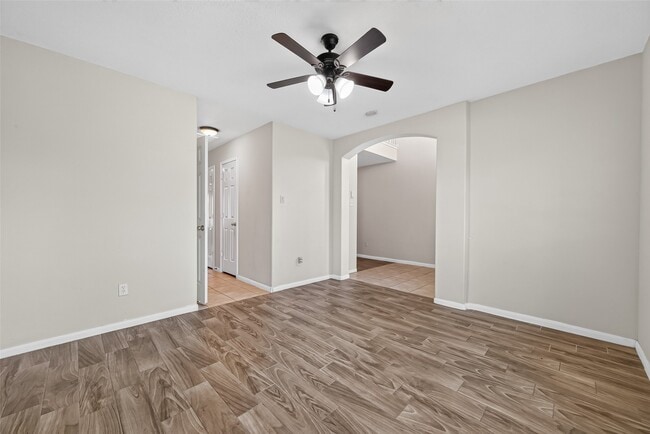 Building Photo - 9127 N Ferndale Pl Dr