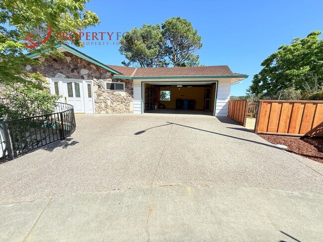 Foto del edificio - 3145 Alanhill Ln