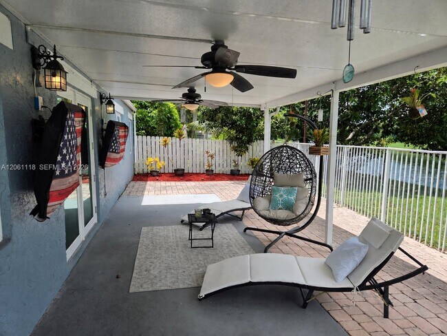 Foto del edificio - Southwest 12th Street, Pembroke Pines, FL 33025 - 3 BR 2 BA house