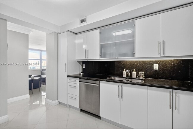 Foto del edificio - 9511 Collins Ave