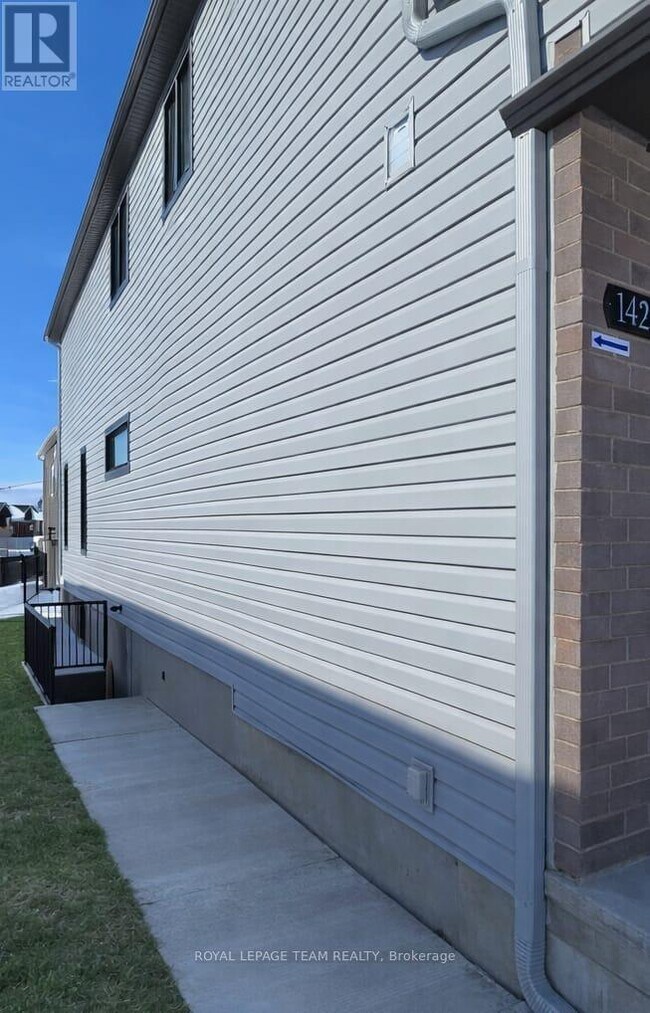 Building Photo - 142 Lumen Pl