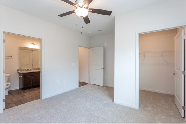 Building Photo - The Groves at 421 *Move In Special*