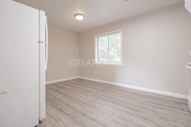 Building Photo - 6600 Cove Cir