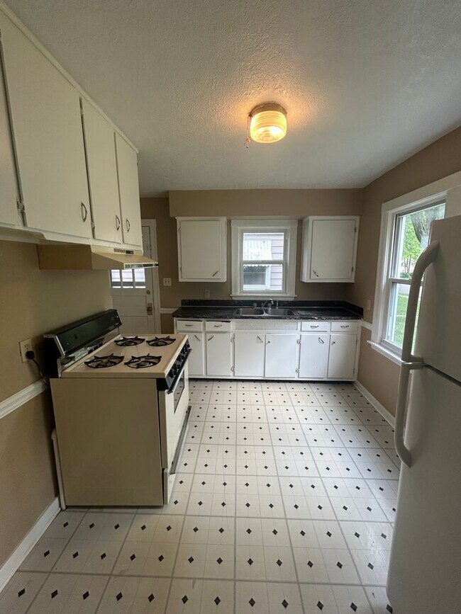 Foto del edificio - 4422 Gaywood Dr