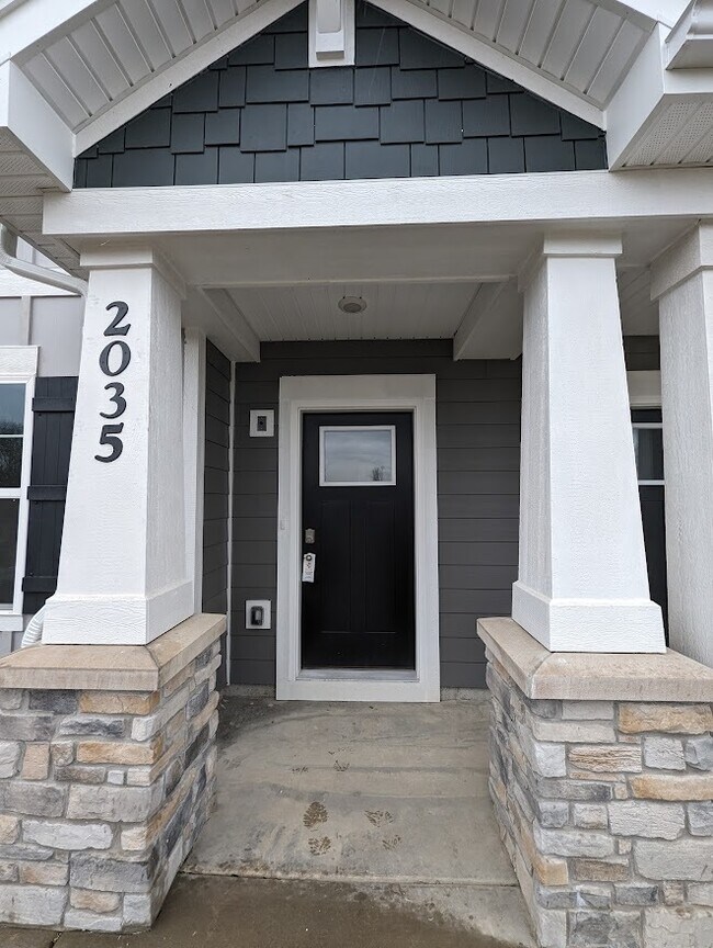 Foto del edificio - 2035 Sequoia Ave