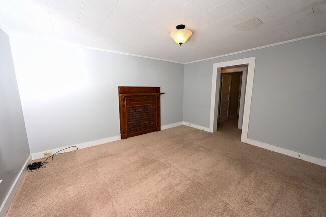 Foto del edificio - Charming 2BR / 2BA Home with Front Porch & Large Private Yard