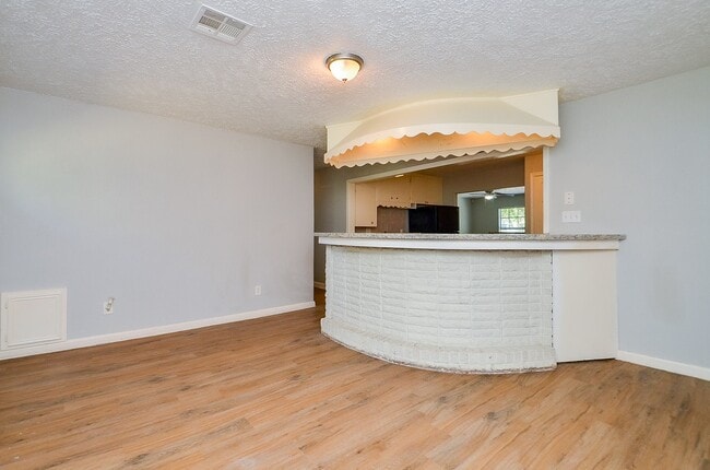 Building Photo - 5405 Southlea St