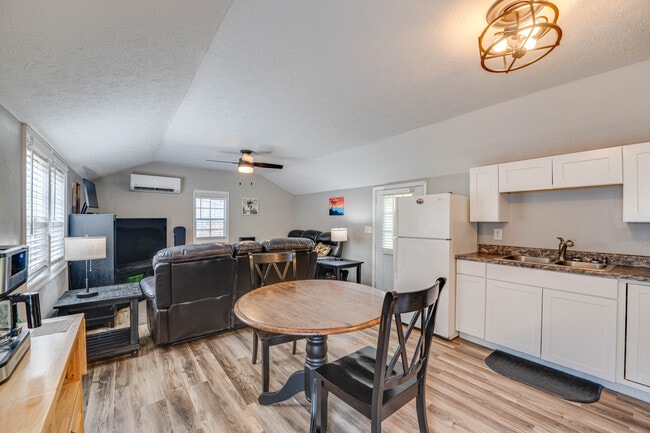 Foto del edificio - 1470 Gulley River Rd