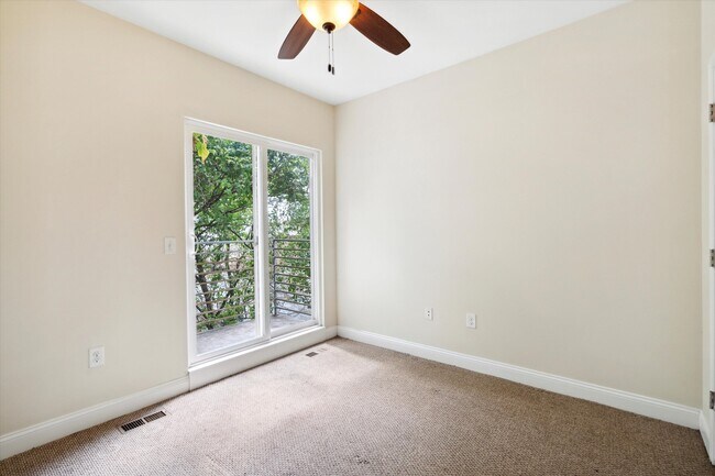 Foto del edificio - 1832 W Montgomery Ave