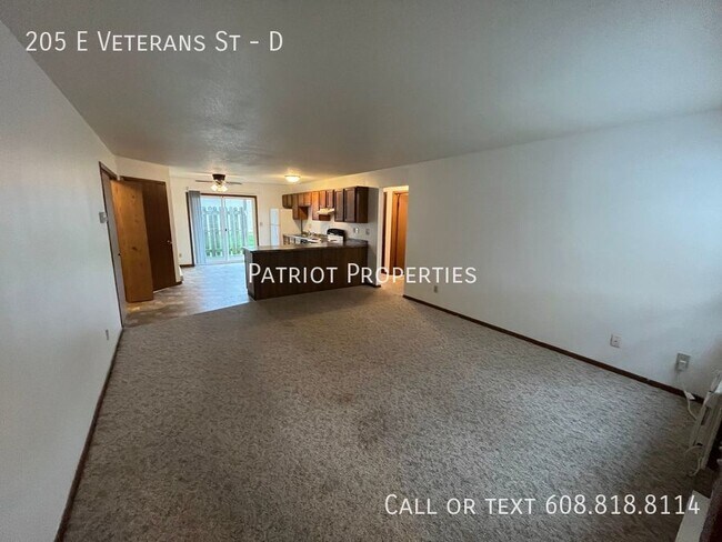 Foto del edificio - 205 E Veterans St