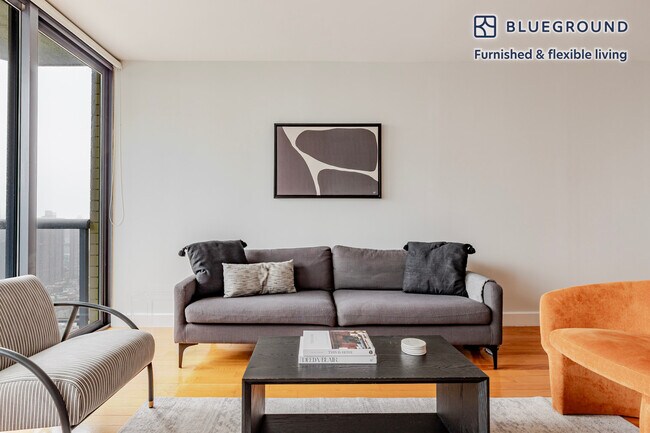Foto del edificio - 235 W 48th St