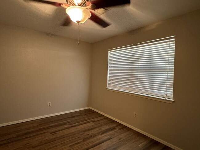 Foto del edificio - 2306 NW 75th St