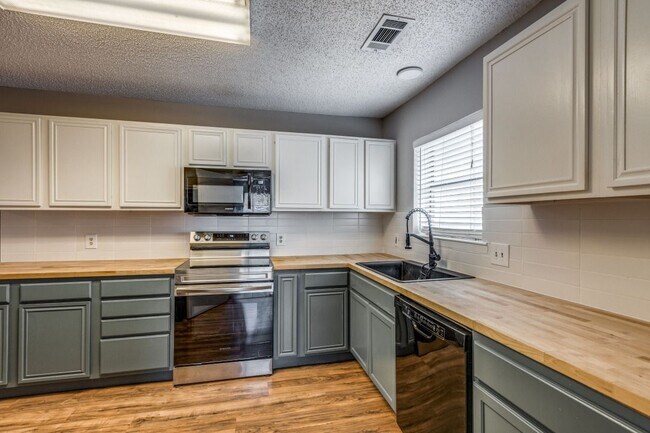 Foto del edificio - 312 Mockingbird Ln