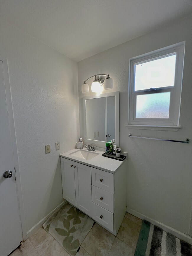 Attached Bath - 272 Duffy Ct