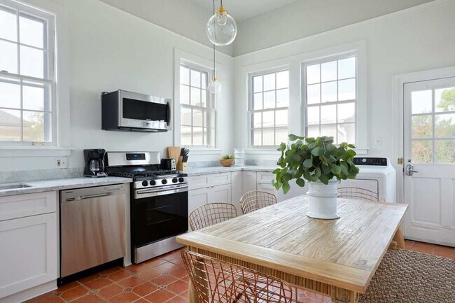 Foto del edificio - 2317 N Rampart St