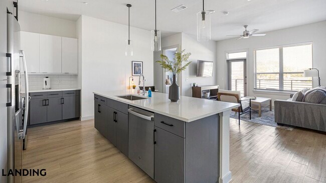 Foto del edificio - 1345 E 15th St