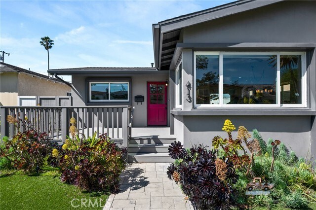 Building Photo - 413 N Paulina Ave