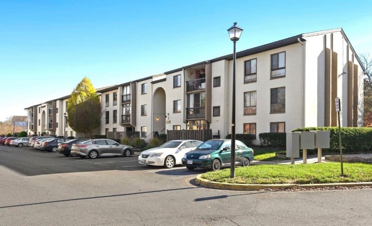 Renovated Herndon Condo - Renovated Herndon Condo