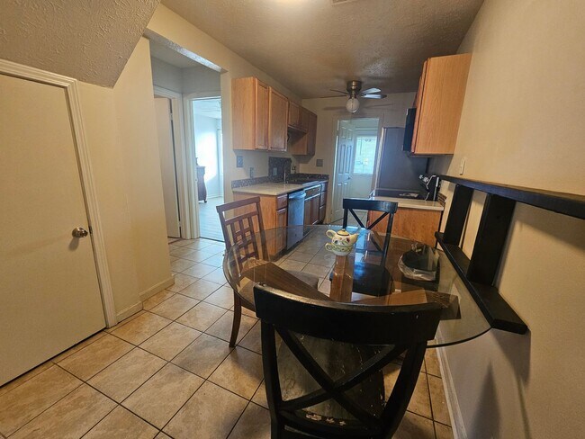 Building Photo - Courtyard II