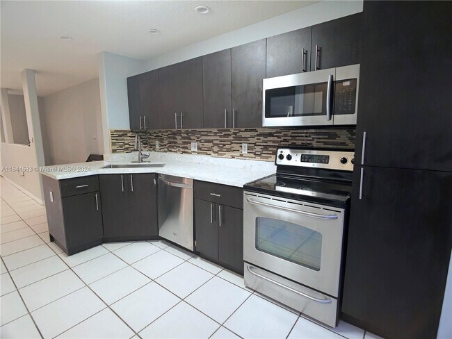 Foto del edificio - 5755 NW 109th Ave