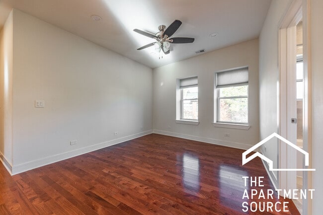 Building Photo - 1151 W Lunt Ave