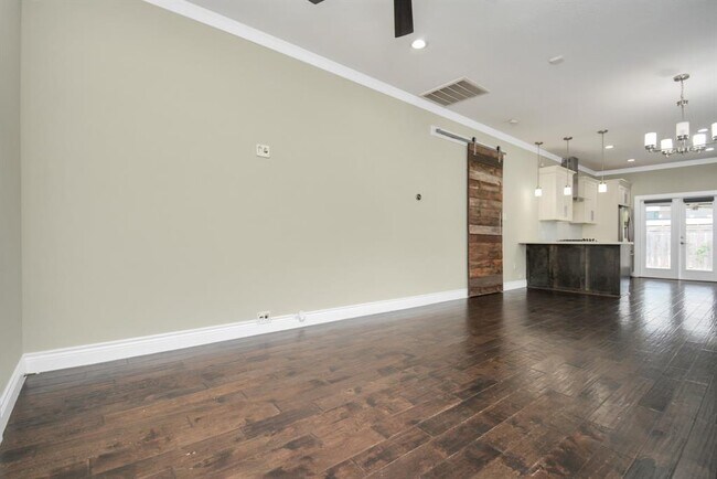 Foto del edificio - 318 Ennis St