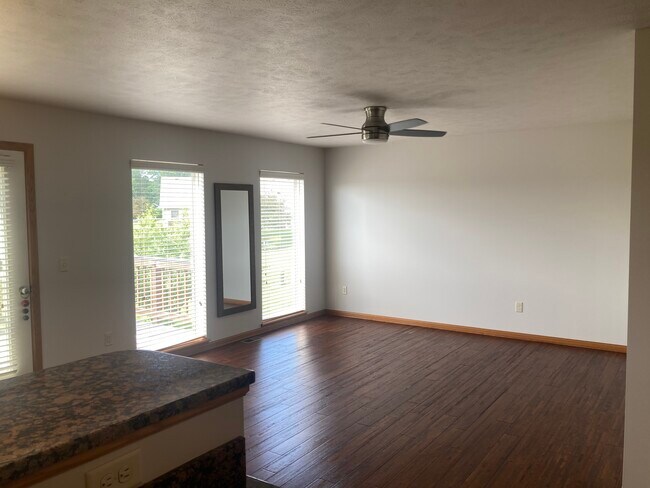 Building Photo - 7560 Crystal Ct